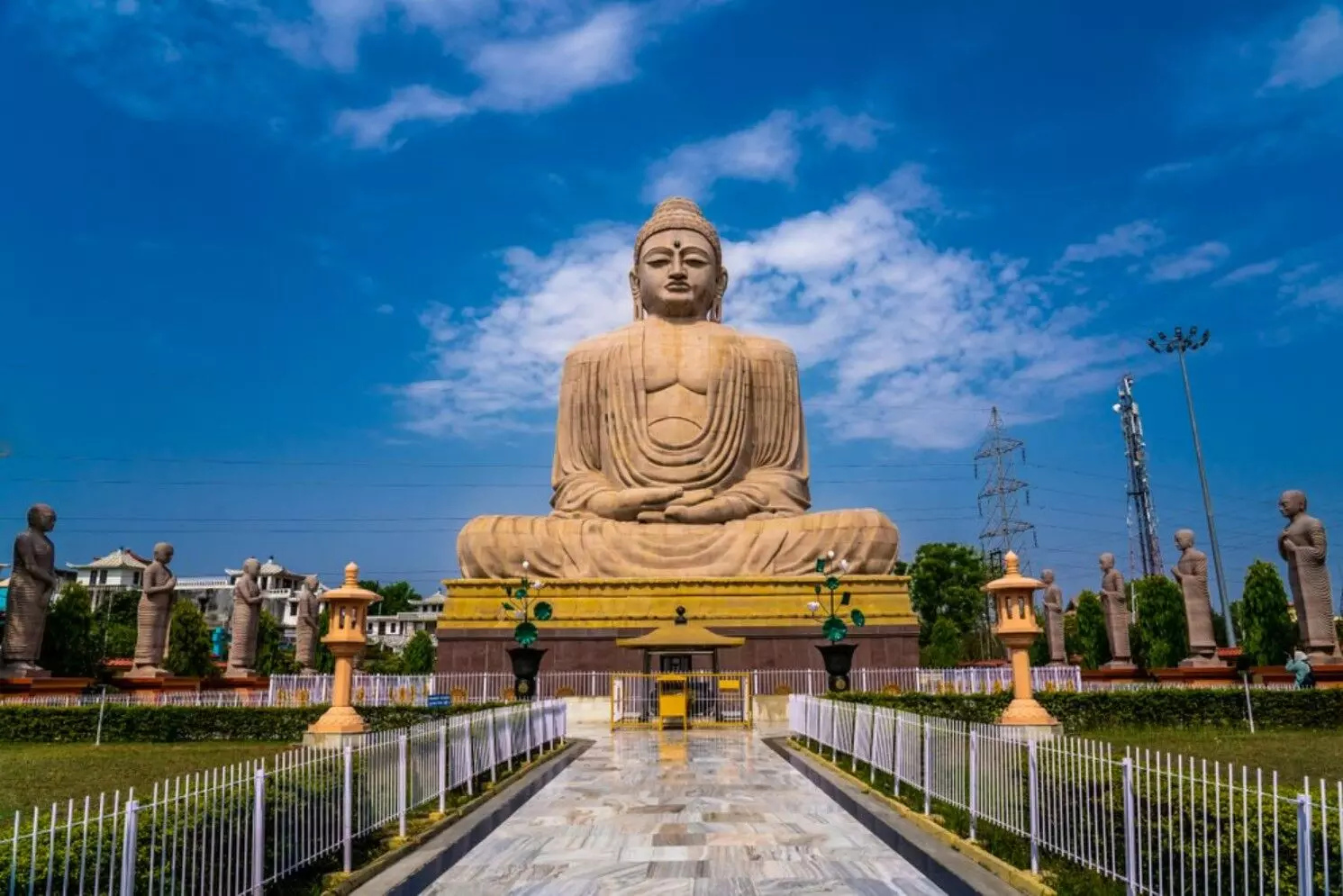 Mahabodhi Temple Bodh Gaya: जहां भगवान बुद्ध को मिला आत्मज्ञान! जानिए महाबोधि मंदिर बोधगया का अद्भुत इतिहास और रहस्य Mahabodhi Temple Bodh Gaya: जहां भगवान बुद्ध को मिला आत्मज्ञान! जानिए महाबोधि मंदिर बोधगया का अद्भुत इतिहास और रहस्य