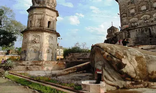 Mandak Mandir Lakhimpur Kheri: भारत का इकलौता मेंढक के आकार में बना शिव मंदिर! यहां होती है तांत्रिक विधियों से पूजा — जानें रहस्य Mandak Mandir Lakhimpur Kheri: भारत का इकलौता मेंढक के आकार में बना शिव मंदिर! यहां होती है तांत्रिक विधियों से पूजा — जानें रहस्य