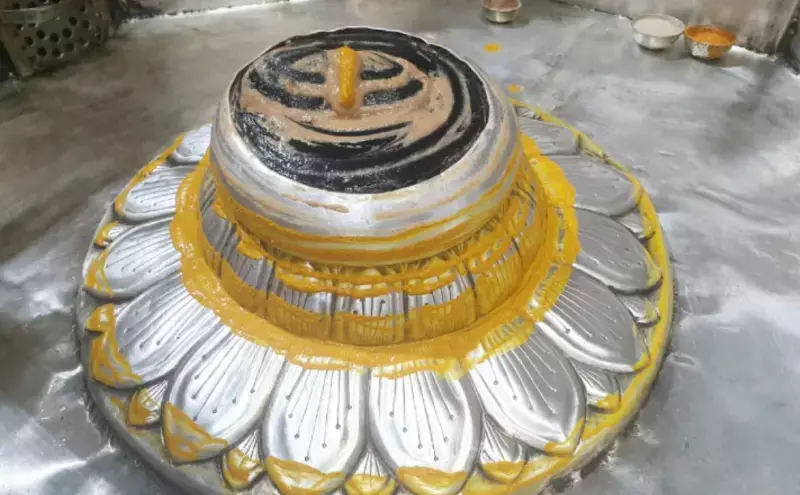 baba garibnath mandir muzaffarpur: बाबा गरीबनाथ धाम: बिहार का देवघर जहाँ स्वयं प्रकट हुआ शिवलिंग! सावन में उमड़ती है लाखों भक्तों की भीड़ baba garibnath mandir muzaffarpur: बाबा गरीबनाथ धाम: बिहार का देवघर जहाँ स्वयं प्रकट हुआ शिवलिंग! सावन में उमड़ती है लाखों भक्तों की भीड़