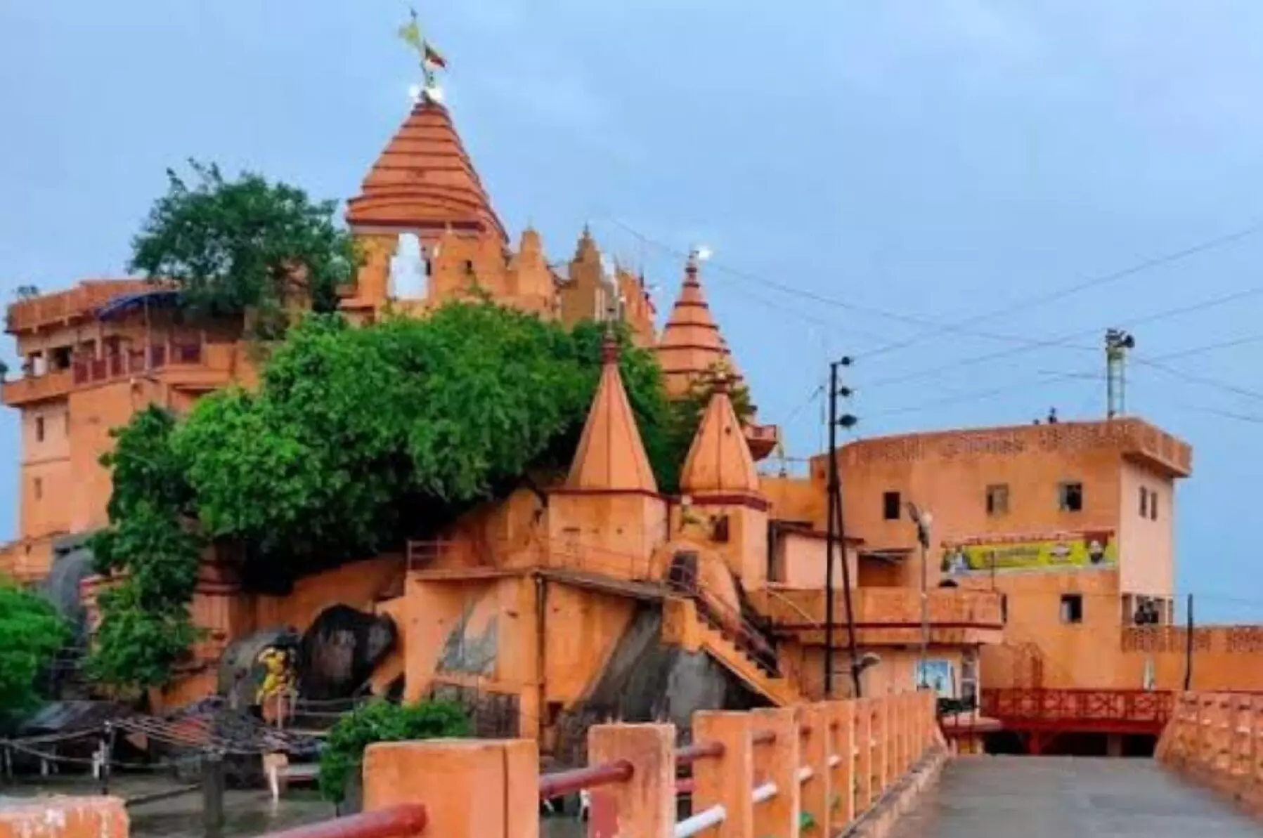Ajgaibinath Shiv Mandir Bihar: जहाँ से शुरू होती है बोल बम की यात्रा: गंगा के बीच बसा रहस्यमय अजगैबीनाथ मंदिर!