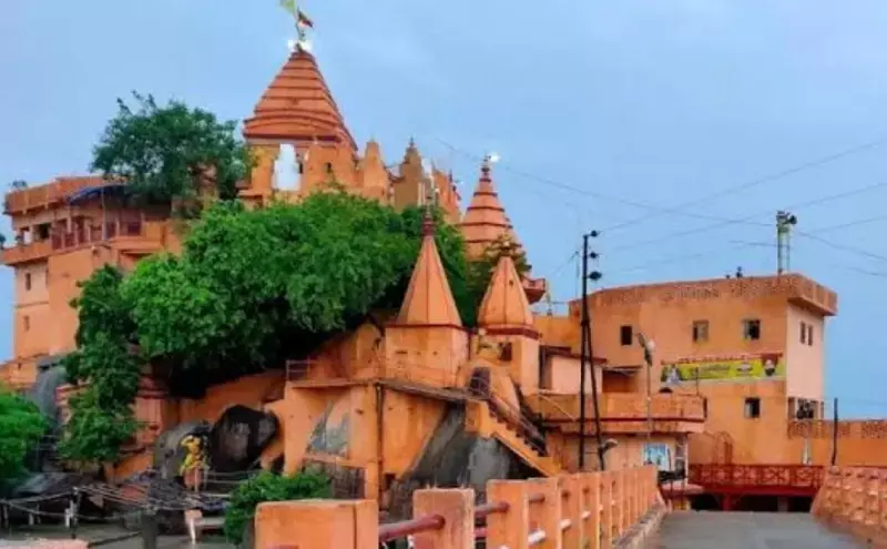 Ajgaibinath Shiv Mandir Bihar: जहाँ से शुरू होती है बोल बम की यात्रा: गंगा के बीच बसा रहस्यमय अजगैबीनाथ मंदिर! Ajgaibinath Shiv Mandir Bihar: जहाँ से शुरू होती है बोल बम की यात्रा: गंगा के बीच बसा रहस्यमय अजगैबीनाथ मंदिर!