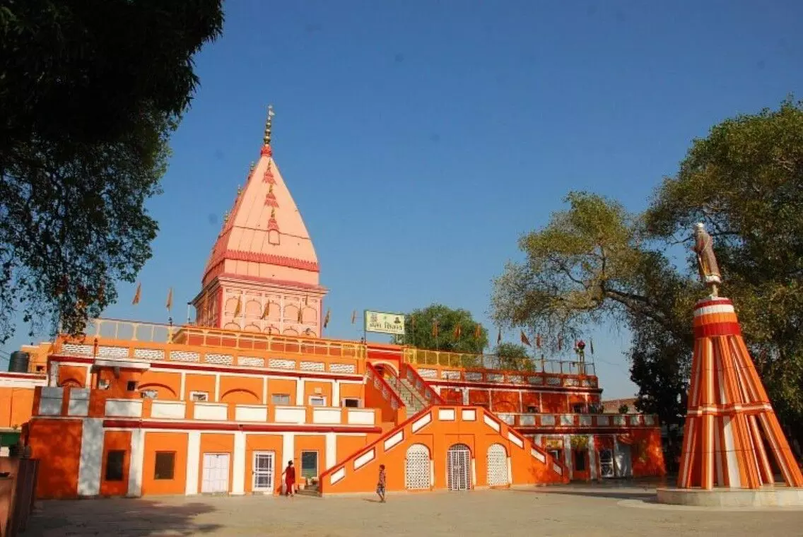 Ranbireshwar Temple Jammu: रणबीरेश्वर मंदिर: उत्तर भारत का सबसे बड़ा शिव धाम, जहां सवा लाख शिवलिंगों के दर्शन से मिलती है अद्भुत शांति! Ranbireshwar Temple Jammu: रणबीरेश्वर मंदिर: उत्तर भारत का सबसे बड़ा शिव धाम, जहां सवा लाख शिवलिंगों के दर्शन से मिलती है अद्भुत शांति!