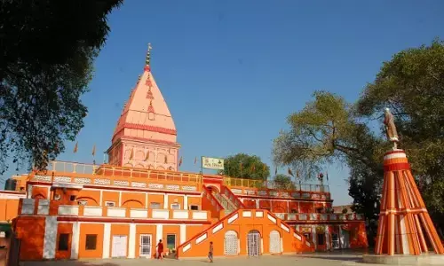 Ranbireshwar Temple Jammu: रणबीरेश्वर मंदिर: उत्तर भारत का सबसे बड़ा शिव धाम, जहां सवा लाख शिवलिंगों के दर्शन से मिलती है अद्भुत शांति! Ranbireshwar Temple Jammu: रणबीरेश्वर मंदिर: उत्तर भारत का सबसे बड़ा शिव धाम, जहां सवा लाख शिवलिंगों के दर्शन से मिलती है अद्भुत शांति!