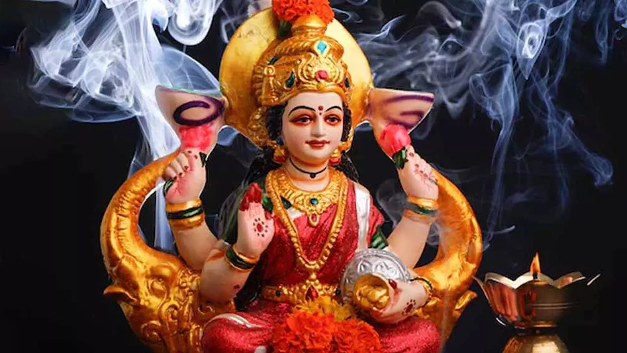 Maa Lakshmi kaise Prasann Hoti hai: शुक्रवार से हर दिन करें इन कामों को, मां लक्ष्मी नहीं जायेंगी कभी आपके घर से