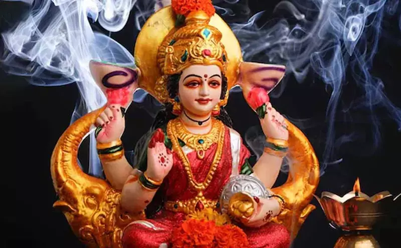Maa Lakshmi kaise Prasann Hoti hai: शुक्रवार से हर दिन करें इन कामों को, मां लक्ष्मी नहीं जायेंगी कभी आपके घर से Maa Lakshmi kaise Prasann Hoti hai: शुक्रवार से हर दिन करें इन कामों को, मां लक्ष्मी नहीं जायेंगी कभी आपके घर से