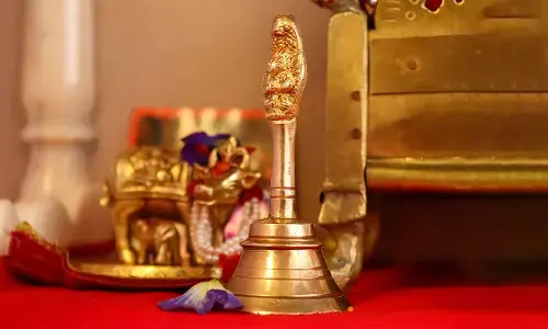 इन समयों पर न बजाएं घंटी और शंख | पूजा का फल घट सकता है, जानें शास्त्रों के महत्वपूर्ण नियम इन समयों पर न बजाएं घंटी और शंख | पूजा का फल घट सकता है, जानें शास्त्रों के महत्वपूर्ण नियम